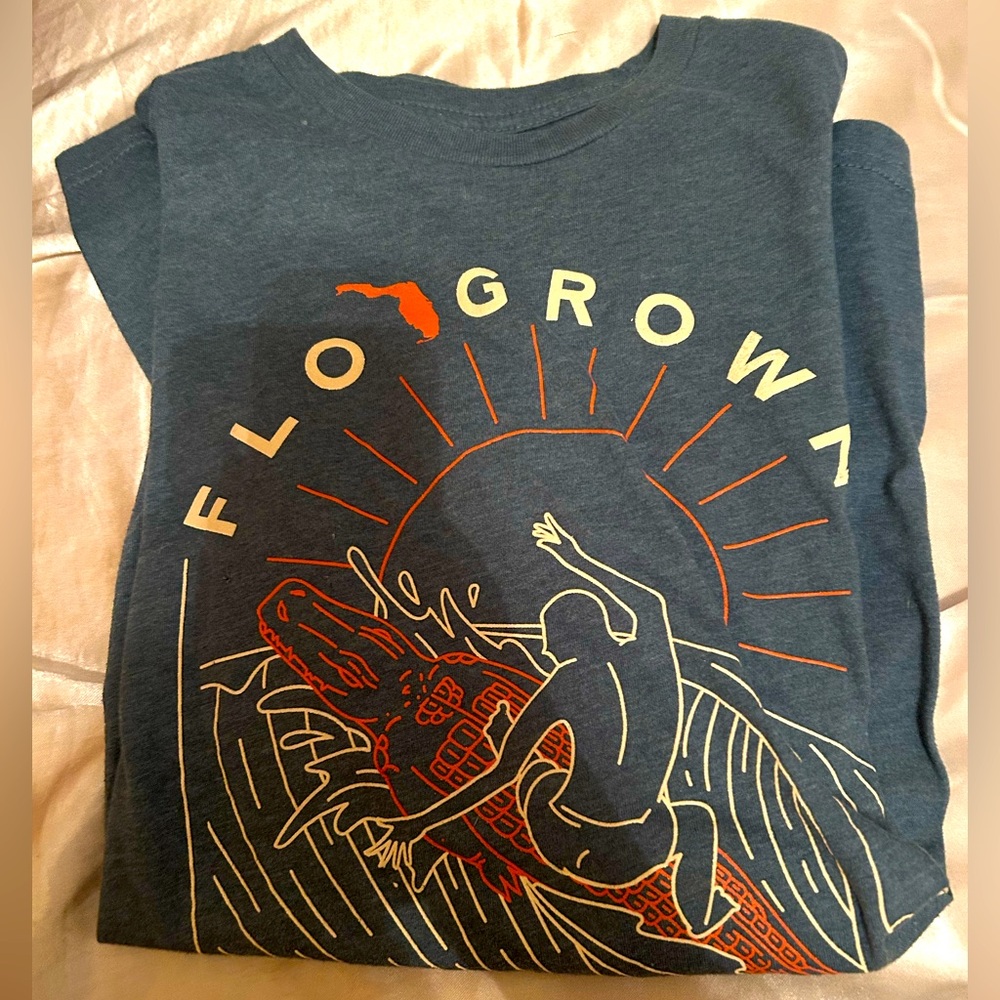 men’s small Blue Graphic T-Shirt
